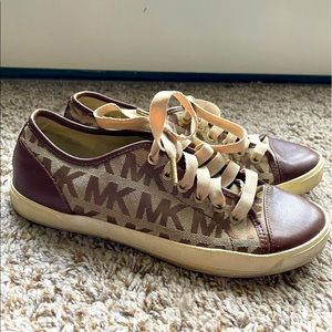 MICHAEL KORS SNEAKERS!
